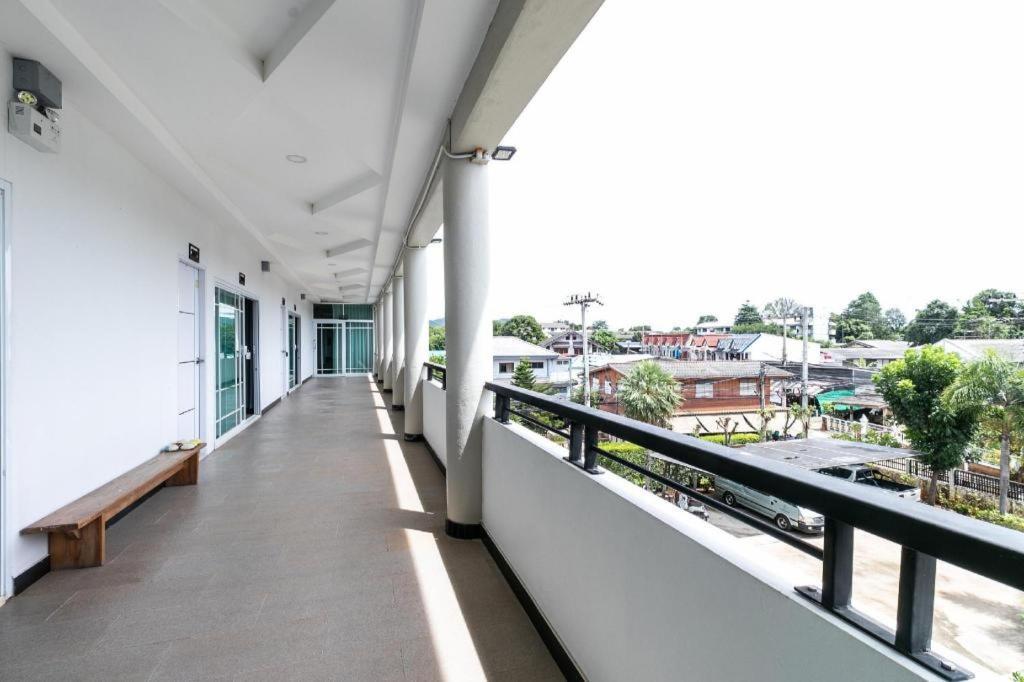 Oyo 75305 T Park Pak Chong Hotel Muszi Kültér fotó
