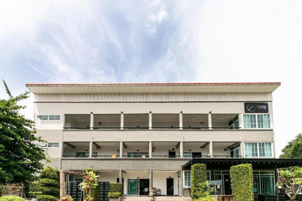 Oyo 75305 T Park Pak Chong Hotel Muszi Kültér fotó