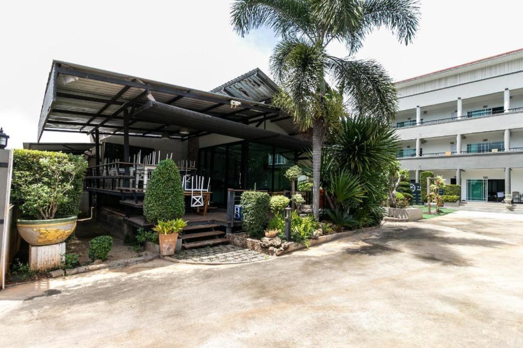 Oyo 75305 T Park Pak Chong Hotel Muszi Kültér fotó